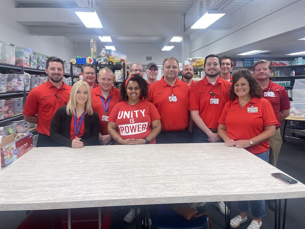 Schnucks team members volunteering